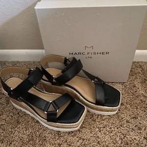 Marc Fisher Mlgylian black leather sandal size 8